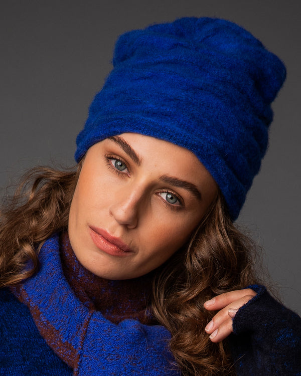 Textured cosy winter cashmere hat.